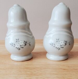 Pfaltzgraff Vintage Floral Heirloom Design Salt and Pepper Shakers EUC